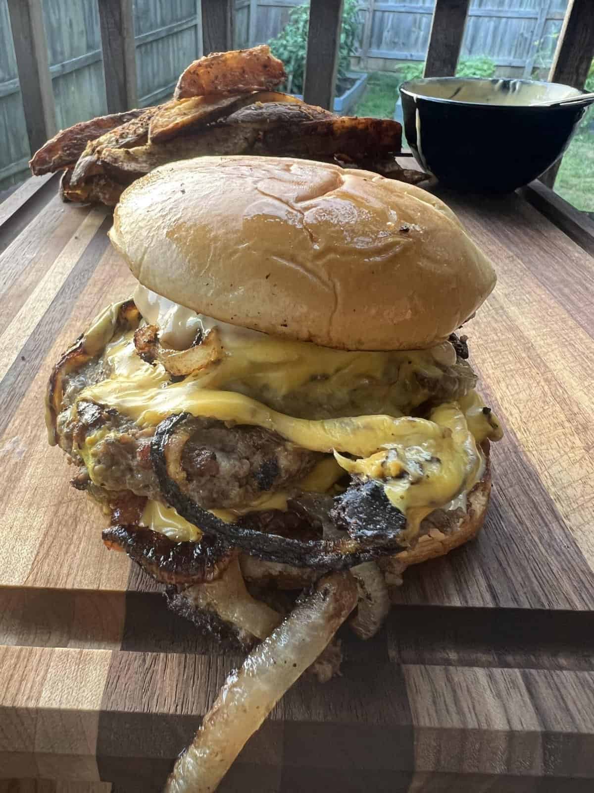 Smash Burgers With Garlic Butter Buns