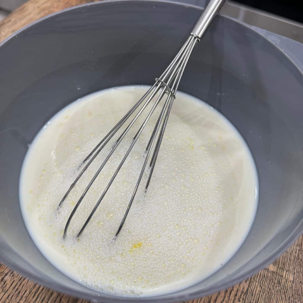 Whisked eggs and milk