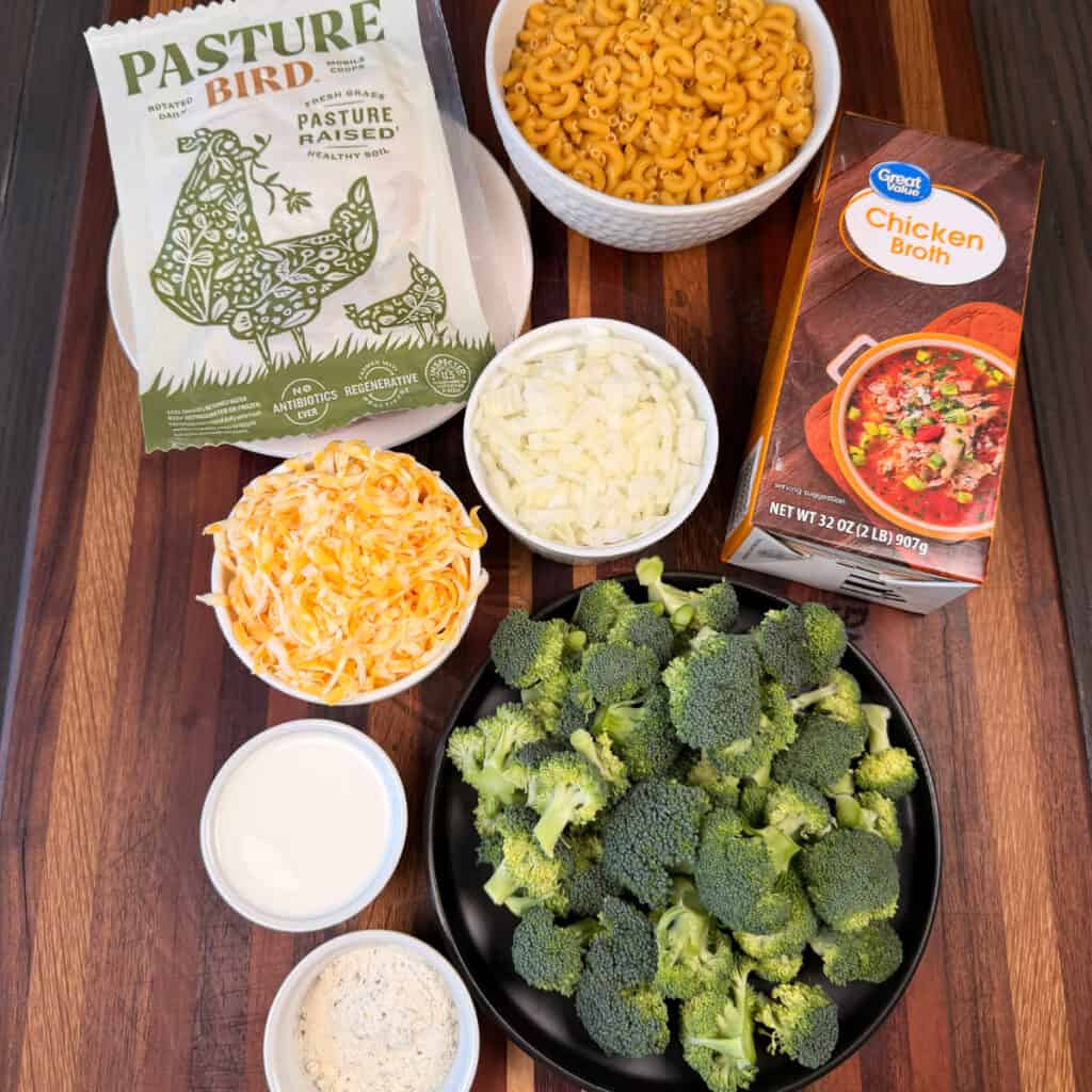 Ingredients chicken, elbow macaroni, chicken broth, onion, cheese, broccoli, milk, seasonings