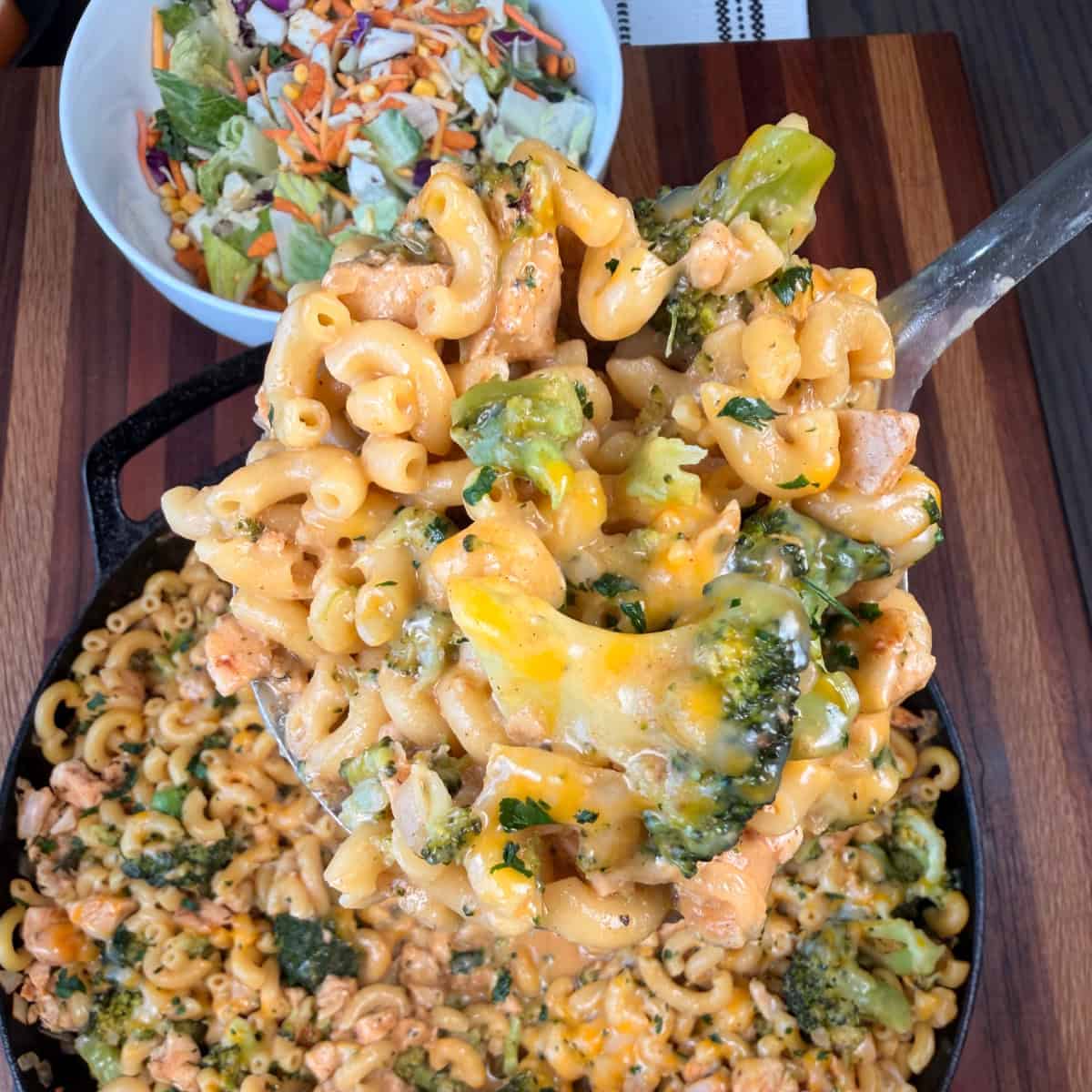 One Pan Cheesy Chicken Broccoli Mac