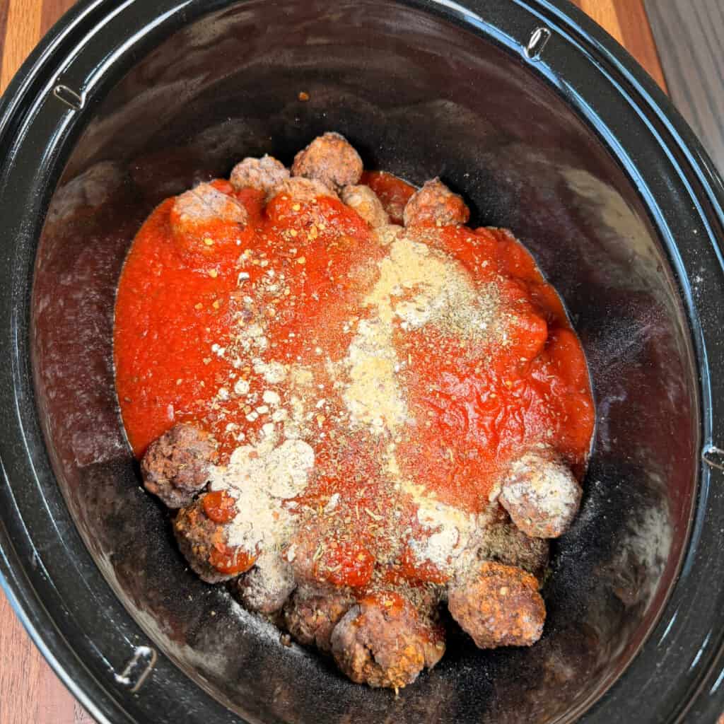 Meatballs, marinara sauce, seasonings in slowcooker
