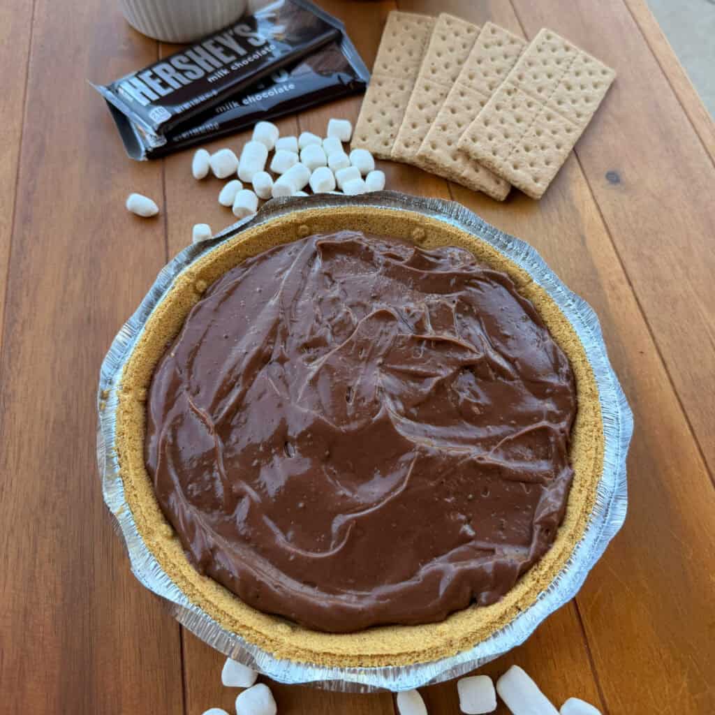 Graham cracker crust with chocolate pudding inside