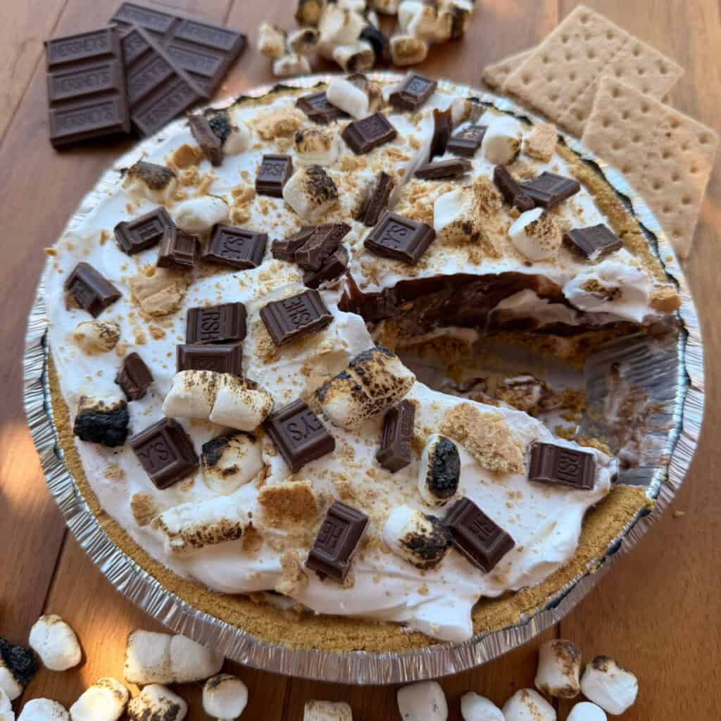 No-bake Pudding Pie with slice taken out