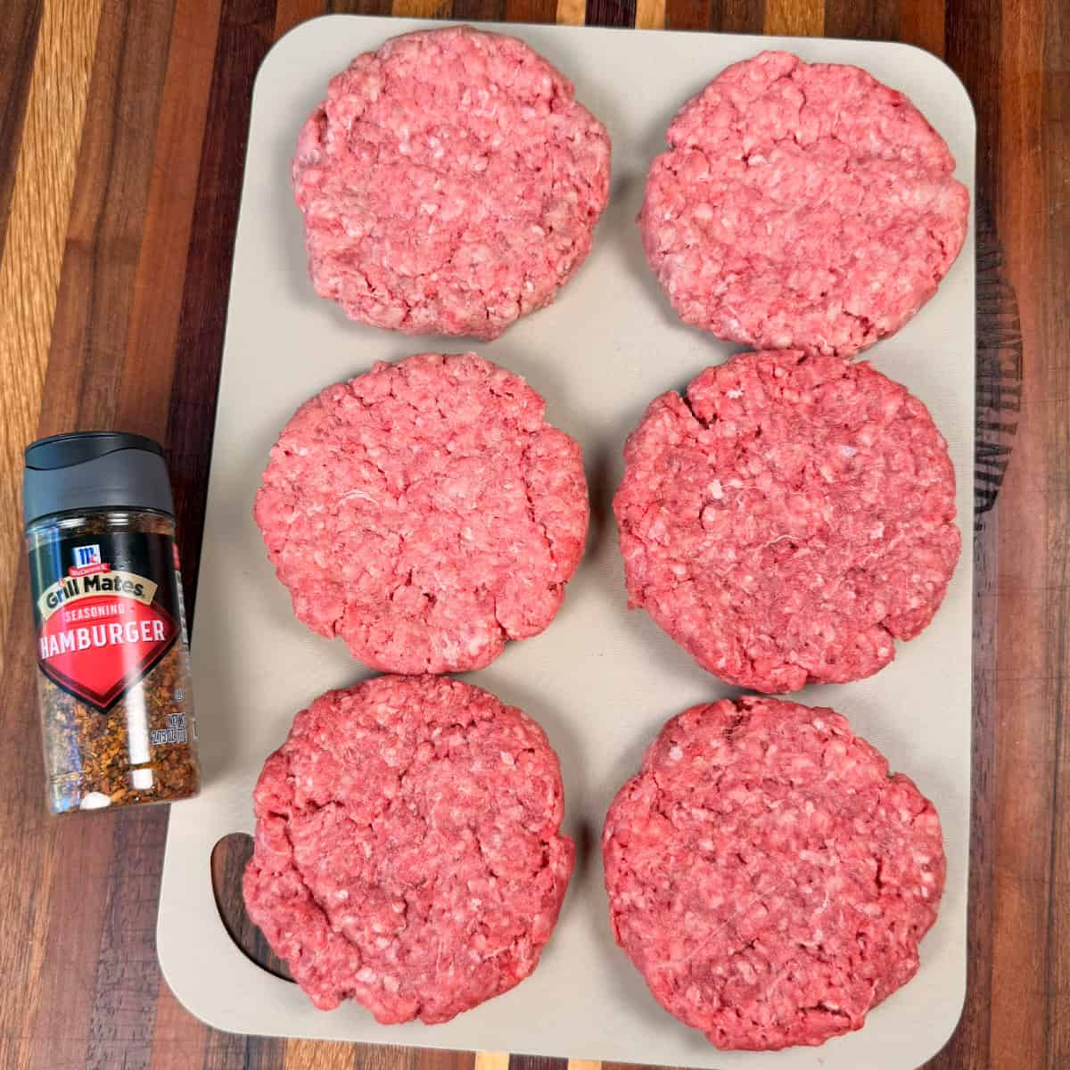 6 ground beef burger patties on cutting board